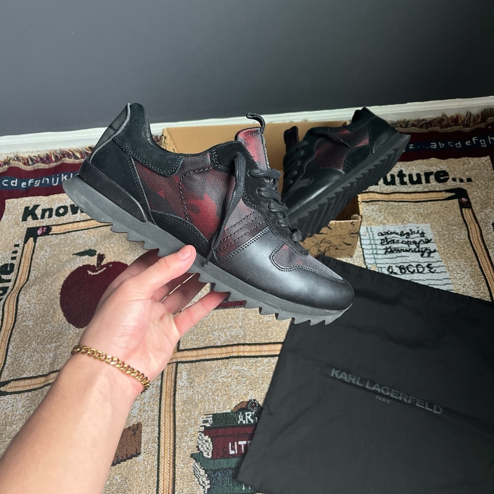 Karl Lagerfeld Men's Black and Red Camo Sneaker